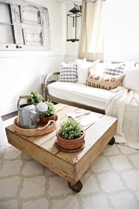 DIY Pallet Coffee Table - Liz Marie Blog