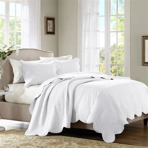 3pc White Scalloped Edges Coverlet Quilt Set AND Decorative Shams (Tuscany-White-cov)