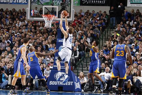 Dirk Nowitzki Rises Up For Baseline Dunk Vs Warriors (VIDEO) | SLAMonline