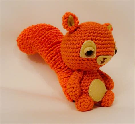 squirrel amigurumi crochet pattern by Liz Ward