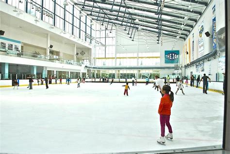 Stonebriar Centre Mall To Close Ice Rink - CBS Texas