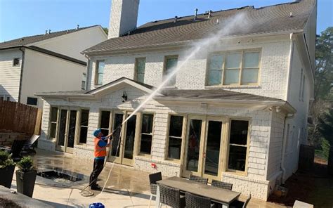 Pros And Cons Of Hiring House Power Washing Cleaners