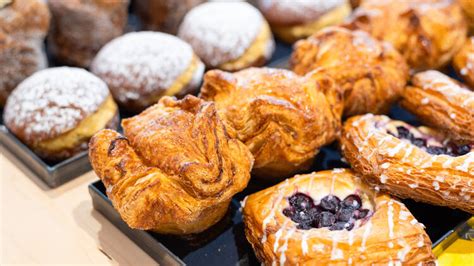 27 Amazing Bakeries in Chicago for Cakes, Pastries and Coffee