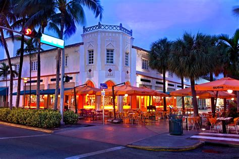 Lincoln Road Mall: best option to shop and dine in Miami Beach - AMG Realty