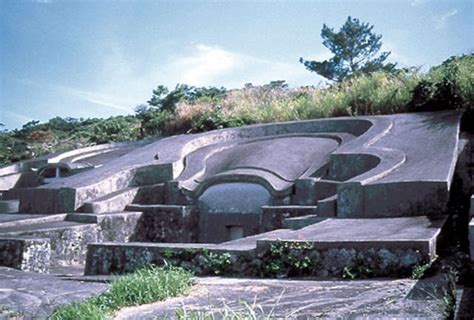 Underwater pyramids in Japan | Funnilogy