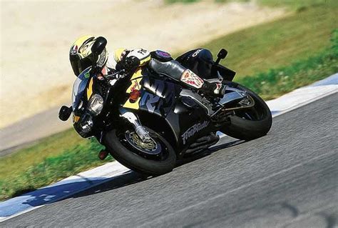 HONDA CBR900RR FIREBLADE (1992-1999) Motorcycle Review