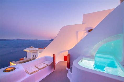 airbnb Cave in Oia, Greece. Hector Cave House, carved into the unique ...