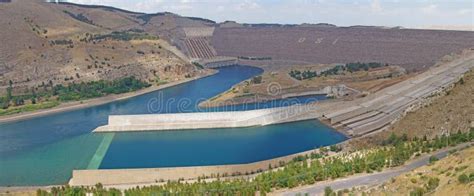 Ataturk Dam on Euphrates River Stock Image - Image of river, reservoir ...