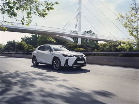 How to drive a hybrid - Lexus UK Magazine