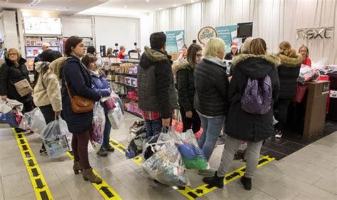 Boxing Day sales CHAOS: Thousands of shoppers queue for HOURS to spend ...