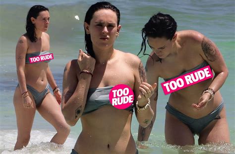 Rumer Willis Shows Off Sexy Beach Body In Teeny Bikini!