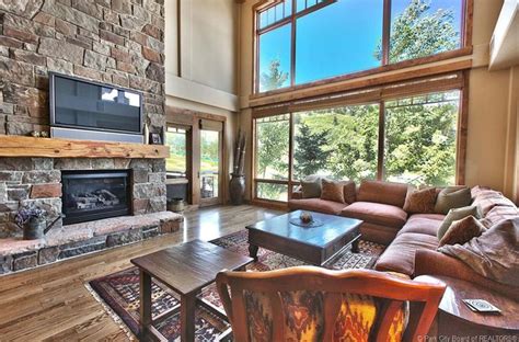 Lisa Kudrow Sells Park City Home for $3.6 Million | Hot tub outdoor, Home, House