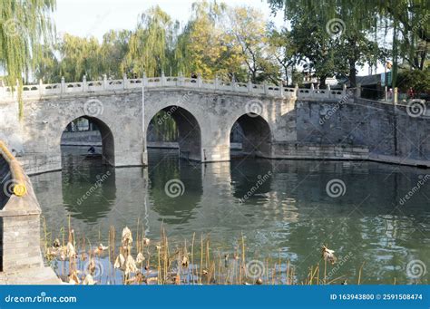 20191115 Historic Sites and Scenery in Beihai Park Editorial Image - Image of yanlou, beihai ...