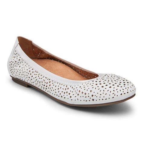 Robyn Flat | Flats with arch support, Arch support shoes, Leather flats ...