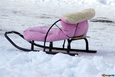 Sledge on snow free image - № 821