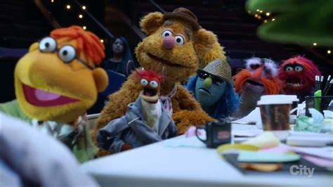 The Muppets - Dr. Bunsen Honeydew uses taser to shock Beaker - YouTube