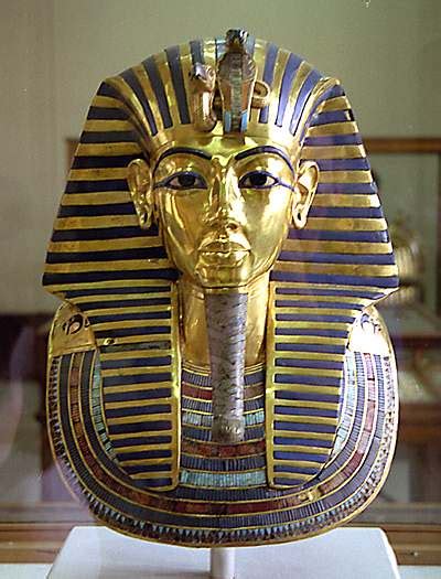 Art and Archaeology: Death Mask of Tutankhamun. Gold inlaid with lapis ...