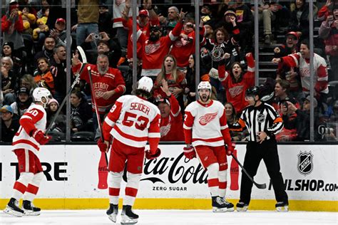 Detroit Red Wings snag a point despite 3-2 OT loss to Edmonton Oilers