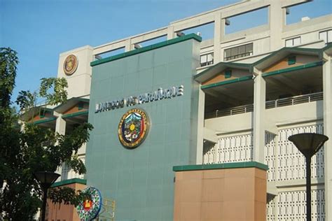 Parañaque officials donate April salary to poor residents