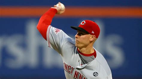 Cincinnati Reds' José Iglesias stuns New York Mets with late home run