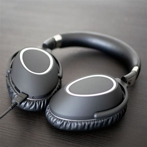 Sennheiser PXC 550 Review: Surprisingly Solid Bluetooth Headphones