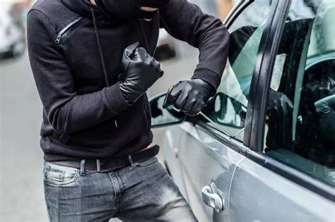 Burglary vs. Robbery: Definition & Differences - InfoCenter