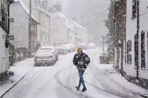 Edinburgh weather: Exact time snow and ice set to hit capital as yellow ...