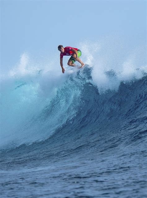 Floater. Julian Wilson in #FijiPro | Surfing waves, Surfing, Surfing photography