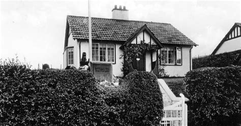 Tour Scotland: Old Photograph War Memorial Cottage Howwood Renfrewshire Scotland