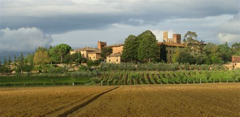 Tuscan village, Italy | source/credit: www.carolinasusi.com.… | Flickr