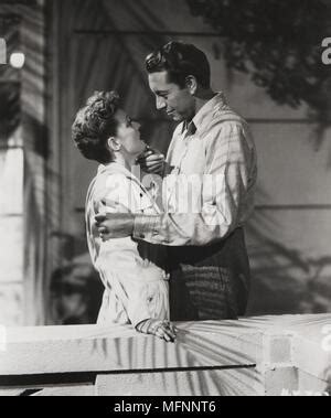 BETTE DAVIS, PAUL HENREID, NOW VOYAGER, 1942 Stock Photo - Alamy