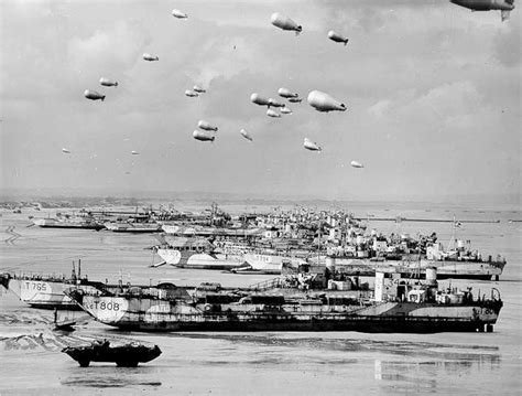 D-Day, 6 June 1944: Photos of Allied troops storming Normandy and ...