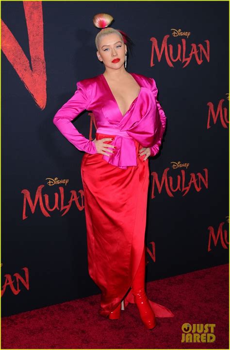 Christina Aguilera Matches Her Hair to Pink Outfit at 'Mulan' Premiere ...