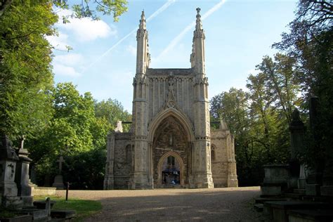 Nunhead Cemetery | An Underrated Place For A Sunday Walk