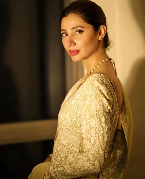 Mahira Khan in Brown Dress Look hot with Red Lips | Pakistani actress mahira khan, Mahira khan ...