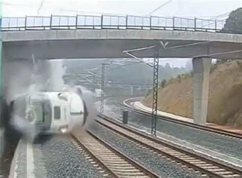 Spain Train Crash Video Shows Horrific Derailment (VIDEO) | HuffPost