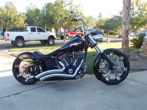 Custom 2006 Harley Softail Night Train Black low miles excellent condition