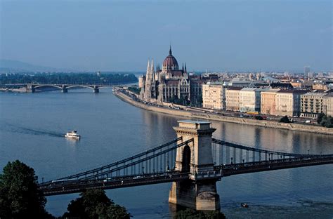 Széchenyi Chain Bridge | bridge, Budapest, Hungary | Britannica