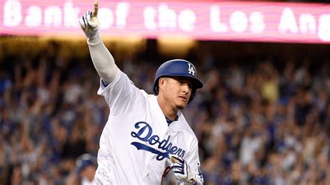 Manny Machado Signs With the San Diego Padres