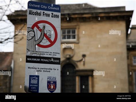 Alcohol Free Zone sign in Oxford city centre Stock Photo - Alamy