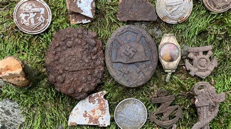 METAL DETECTING EASTERN FRONT WORLD WAR 2 - WW2 Relics found in forgotten woods - YouTube