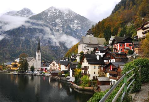 Hallstatt, village in Austria, Salzkammergut region, in late autumn ...