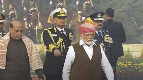 Republic Day 2024: PM Modi First Look - The Polychrome Bandhani Turban ...