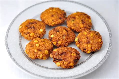 MASALA VADA (PARUPPU VADAI) - A CRUNCHY EVENING SNACK - Anto's Kitchen