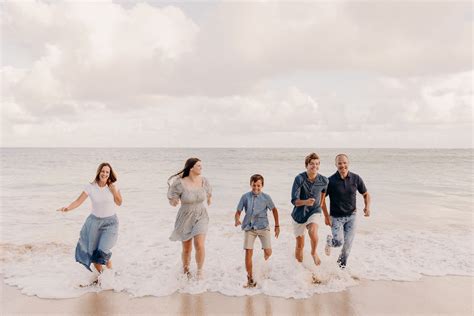 10 Outdoor Family Photo Ideas for All Ages | Flytographer