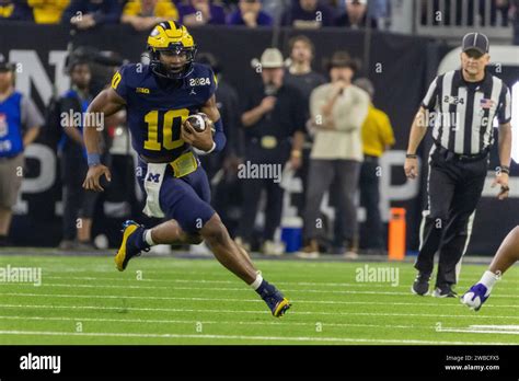 Michigan Wolverines quarterback Alex Orji (10) carries the ball against ...