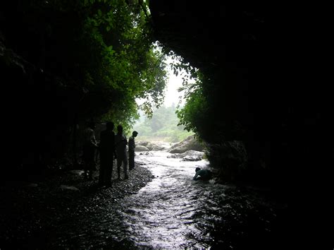 Villages and towns of Uttaranchal: Guchhupani or Robber's Cave, Dehradun