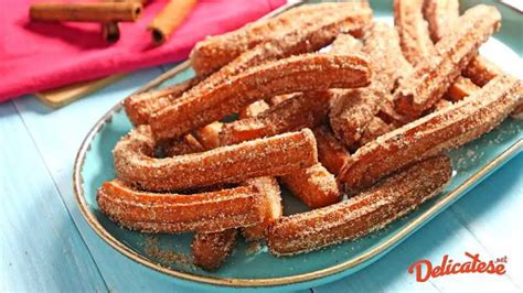 Gogosi spaniole cu scortisoara - Churros · Delicatese.net