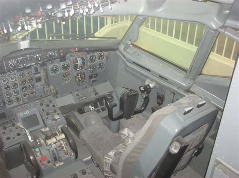 Boeing 737 300 Cockpit