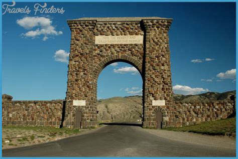 Yellowstone Approaches to the South Entrance - TravelsFinders.Com